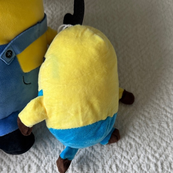Despicable Me Minions Stuffed Animal Set - Yellow and Blue - Picture 4 of 13